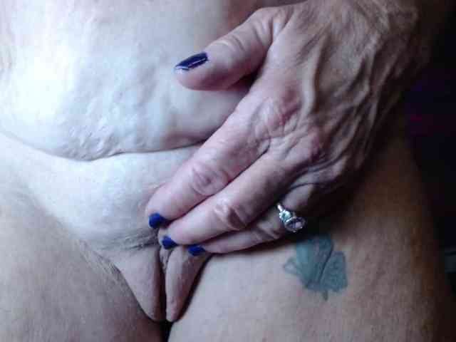 April_XO webcam