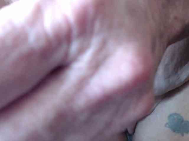 April_XO webcam