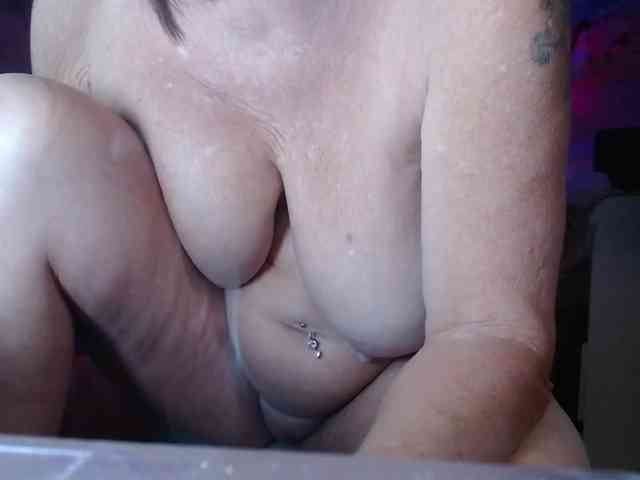 April_XO webcam