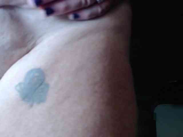 April_XO webcam