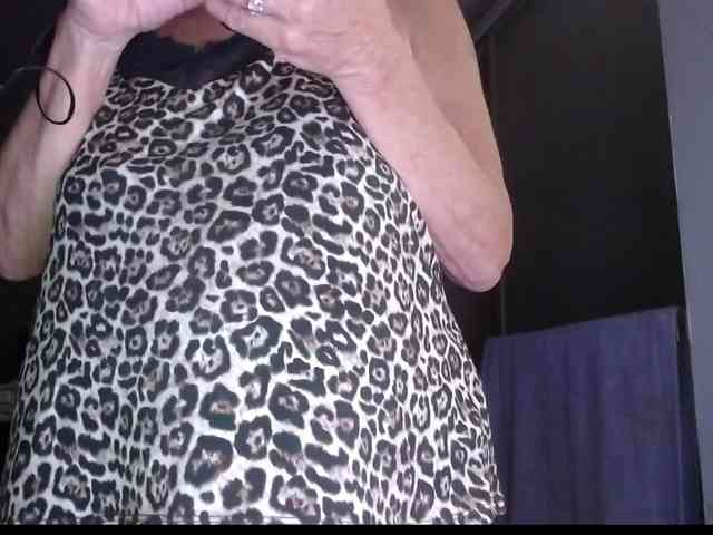 April_XO webcam