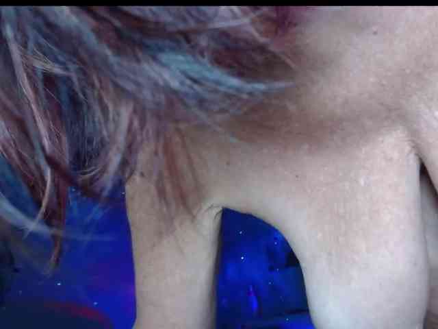 April_XO webcam