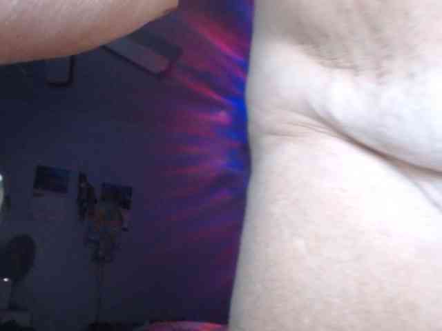 April_XO webcam