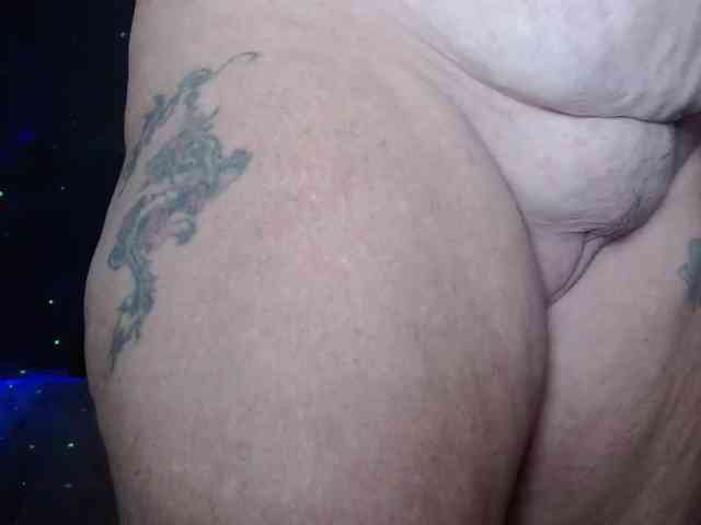 April_XO webcam