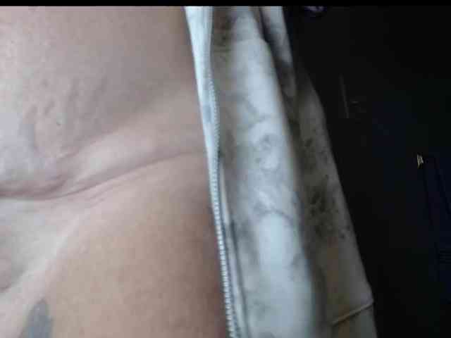 April_XO webcam