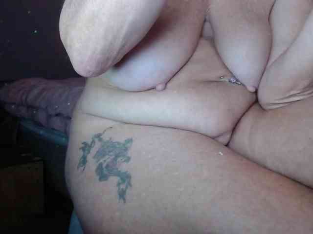 April_XO webcam