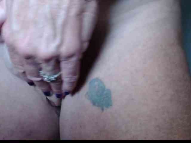 April_XO webcam