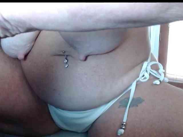 April_XO webcam