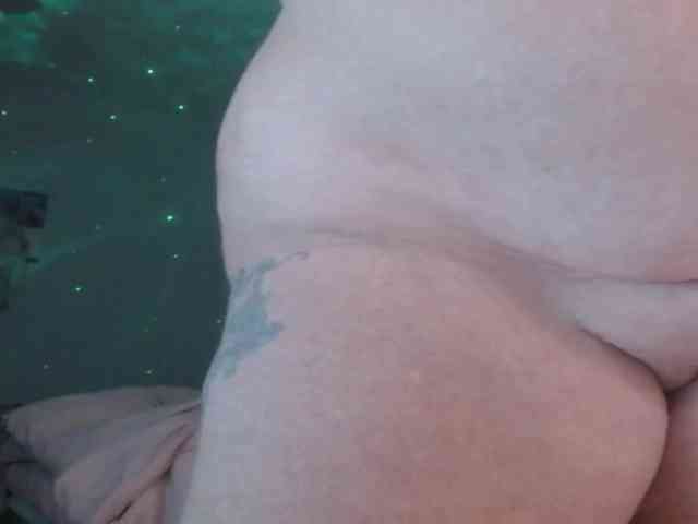April_XO webcam