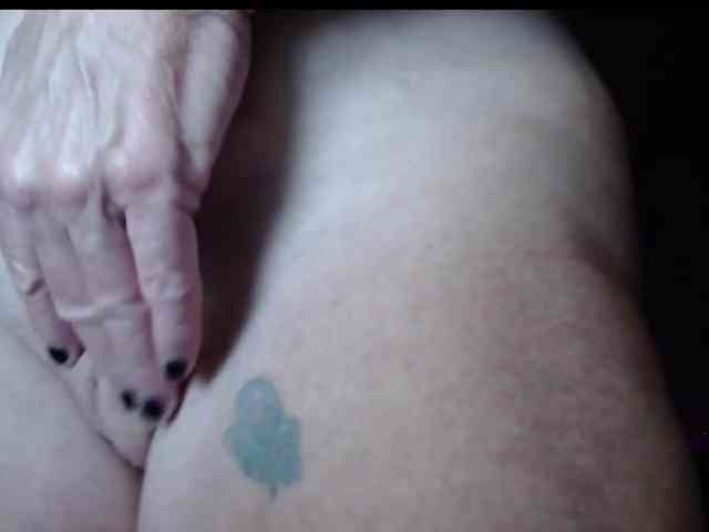 April_XO webcam