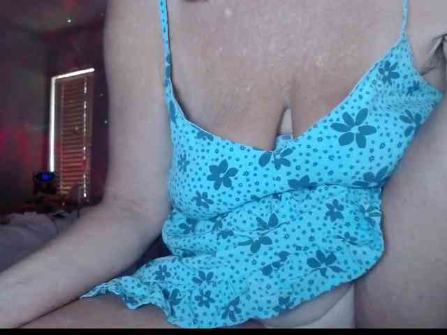April_XO webcam