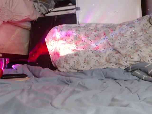 April_XO webcam