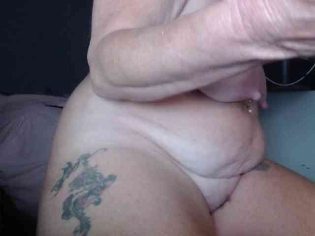 April_XO webcam