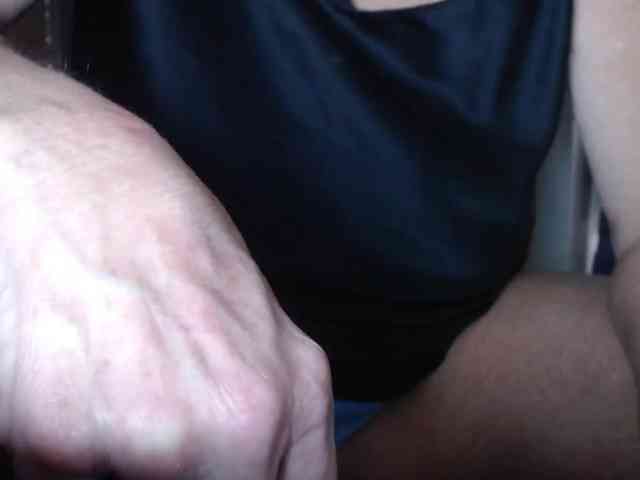 April_XO webcam