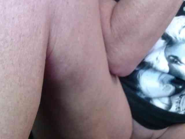 April_XO webcam
