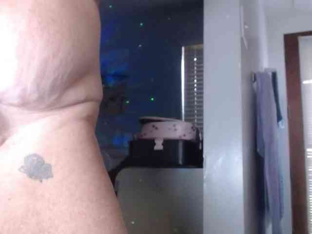 April_XO webcam