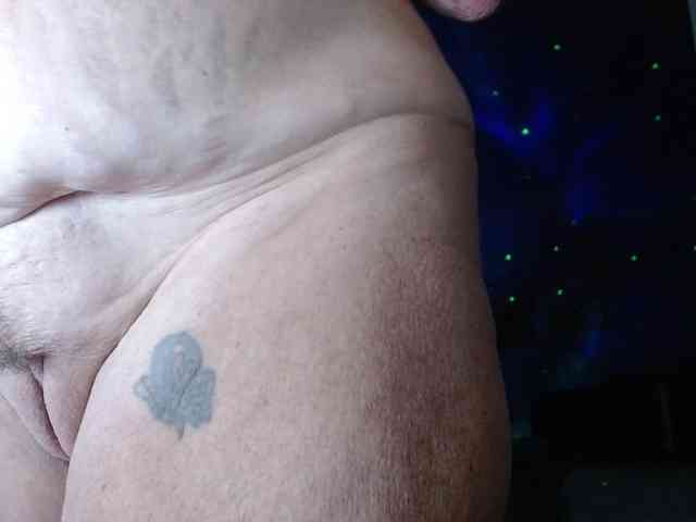 April_XO webcam