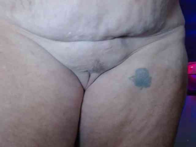 April_XO webcam