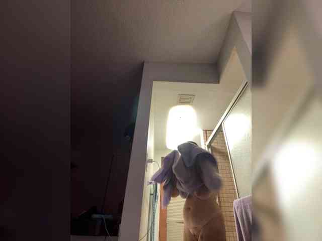 April_XO webcam