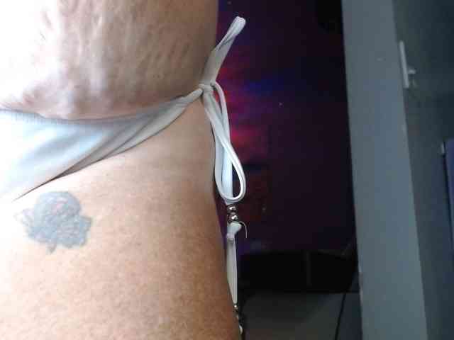 April_XO webcam