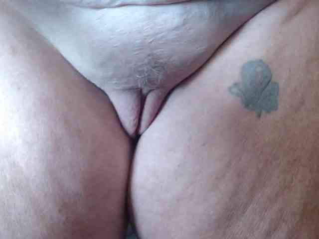 April_XO webcam