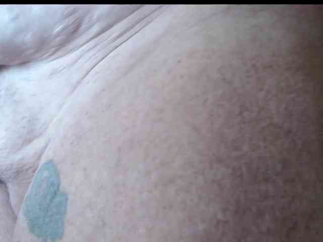 April_XO webcam