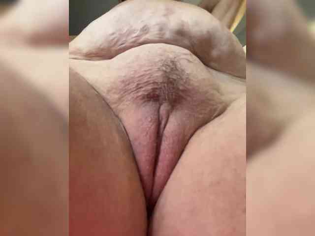 April_XO webcam