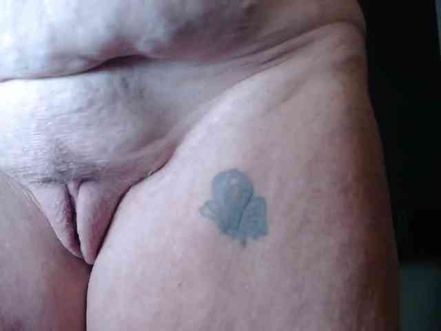 April_XO webcam