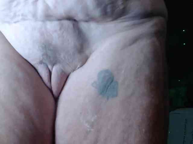 April_XO webcam