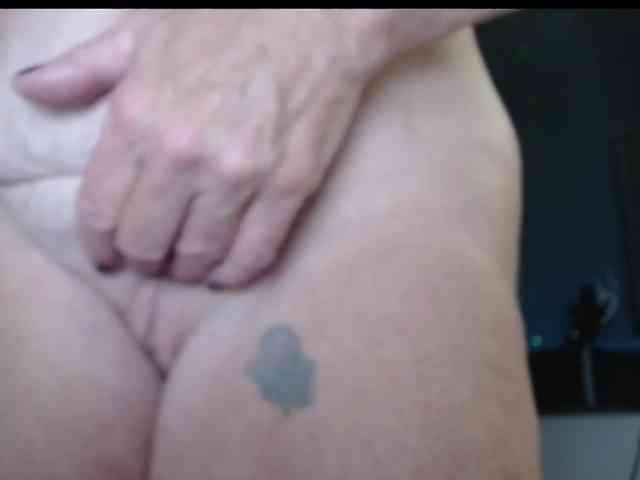 April_XO webcam