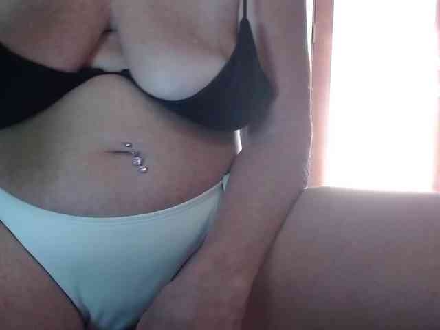 April_XO webcam