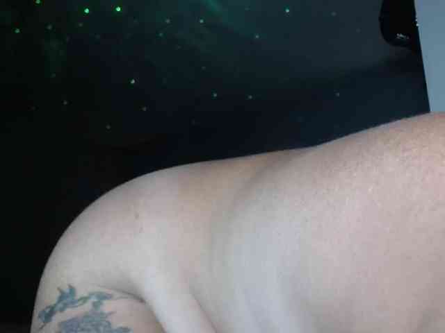 April_XO webcam