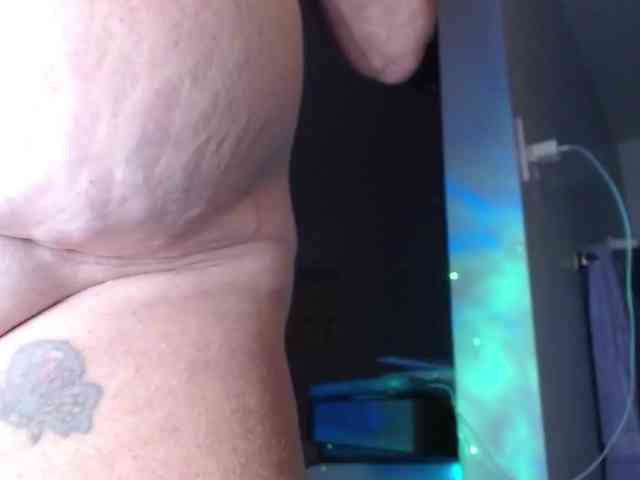 April_XO webcam