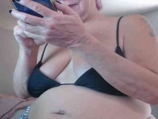 Modelo: April_XO