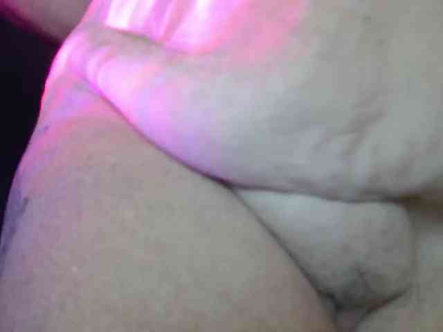 April_XO webcam