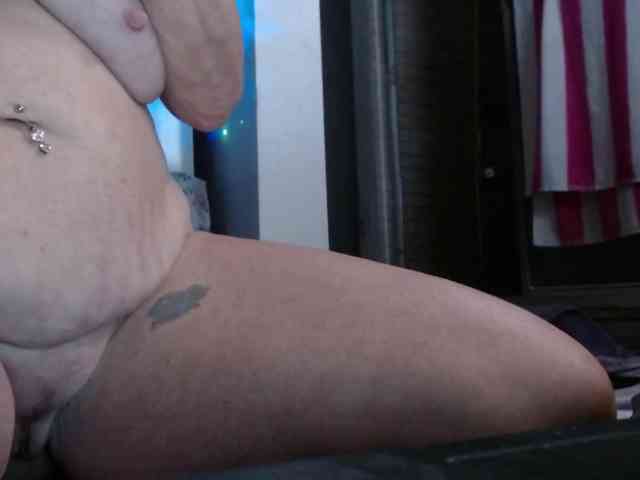 April_XO webcam