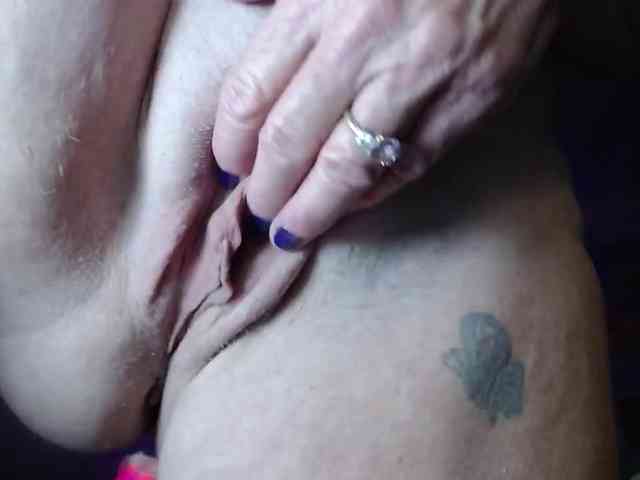 April_XO webcam