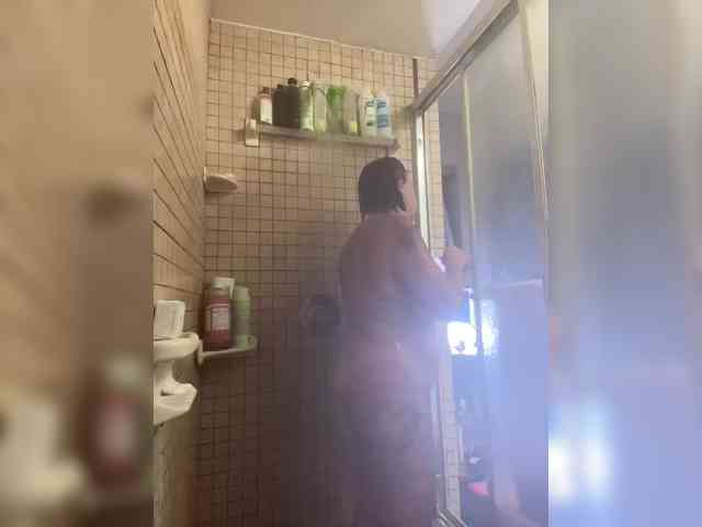 April_XO webcam