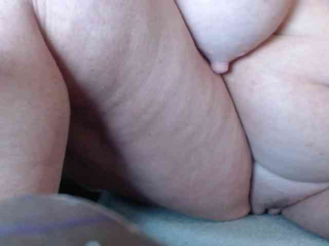 April_XO webcam