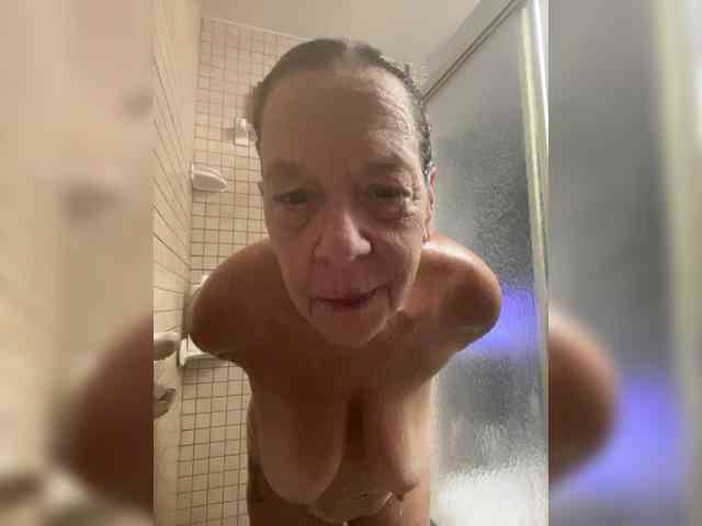 April_XO webcam