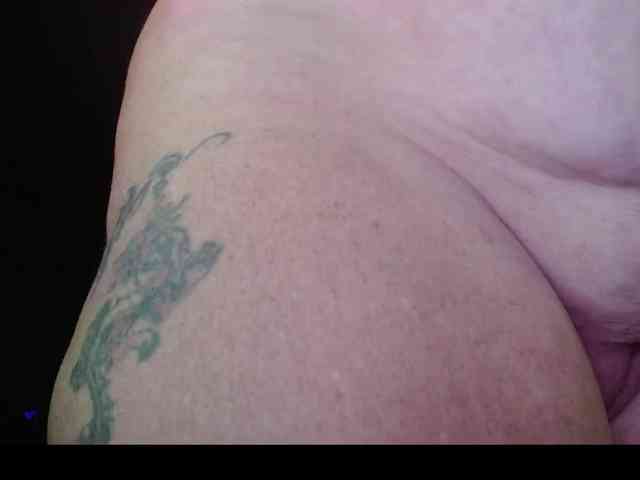 April_XO webcam