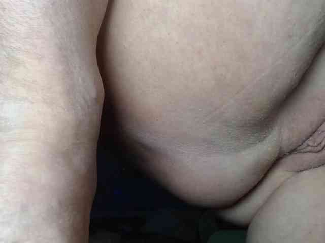 April_XO webcam