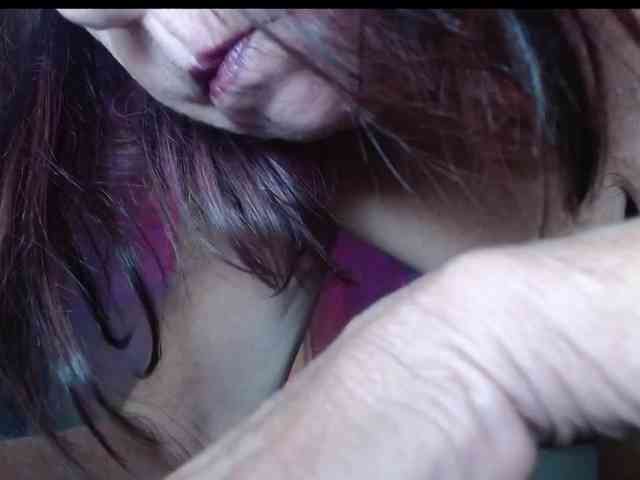 April_XO webcam