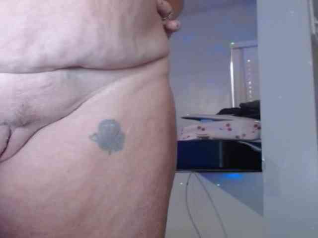 April_XO webcam