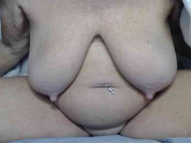 April_XO webcam