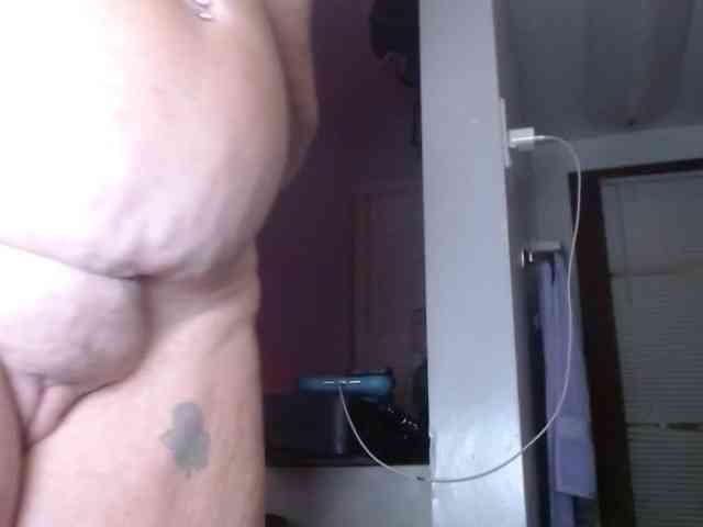 April_XO webcam