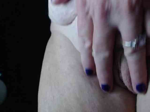 April_XO webcam