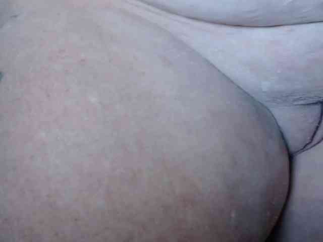 April_XO webcam