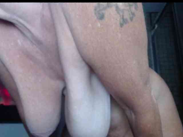 April_XO webcam