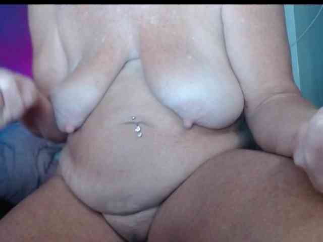 April_XO webcam